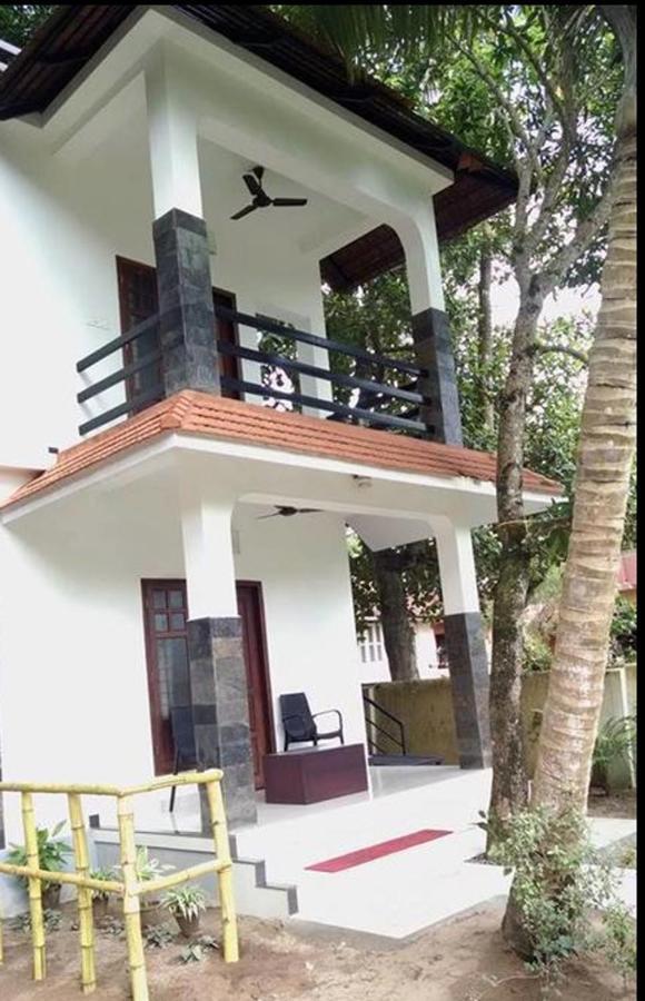 Abru'S Holidays International Travelers Alappuzha Ngoại thất bức ảnh
