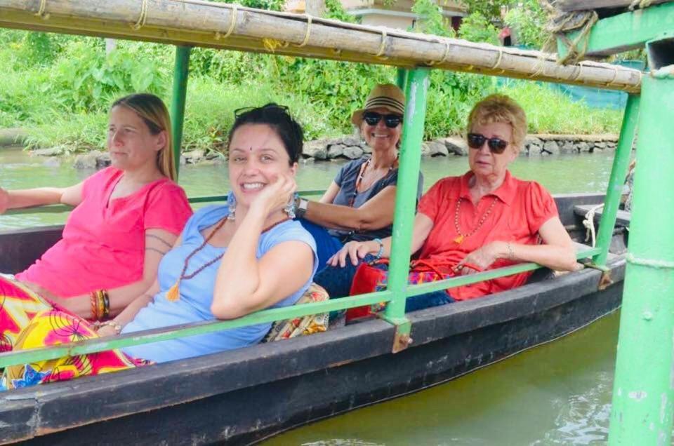 Abru'S Holidays International Travelers Alappuzha Ngoại thất bức ảnh
