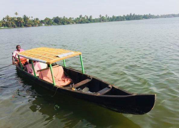 Abru'S Holidays International Travelers Alappuzha Ngoại thất bức ảnh