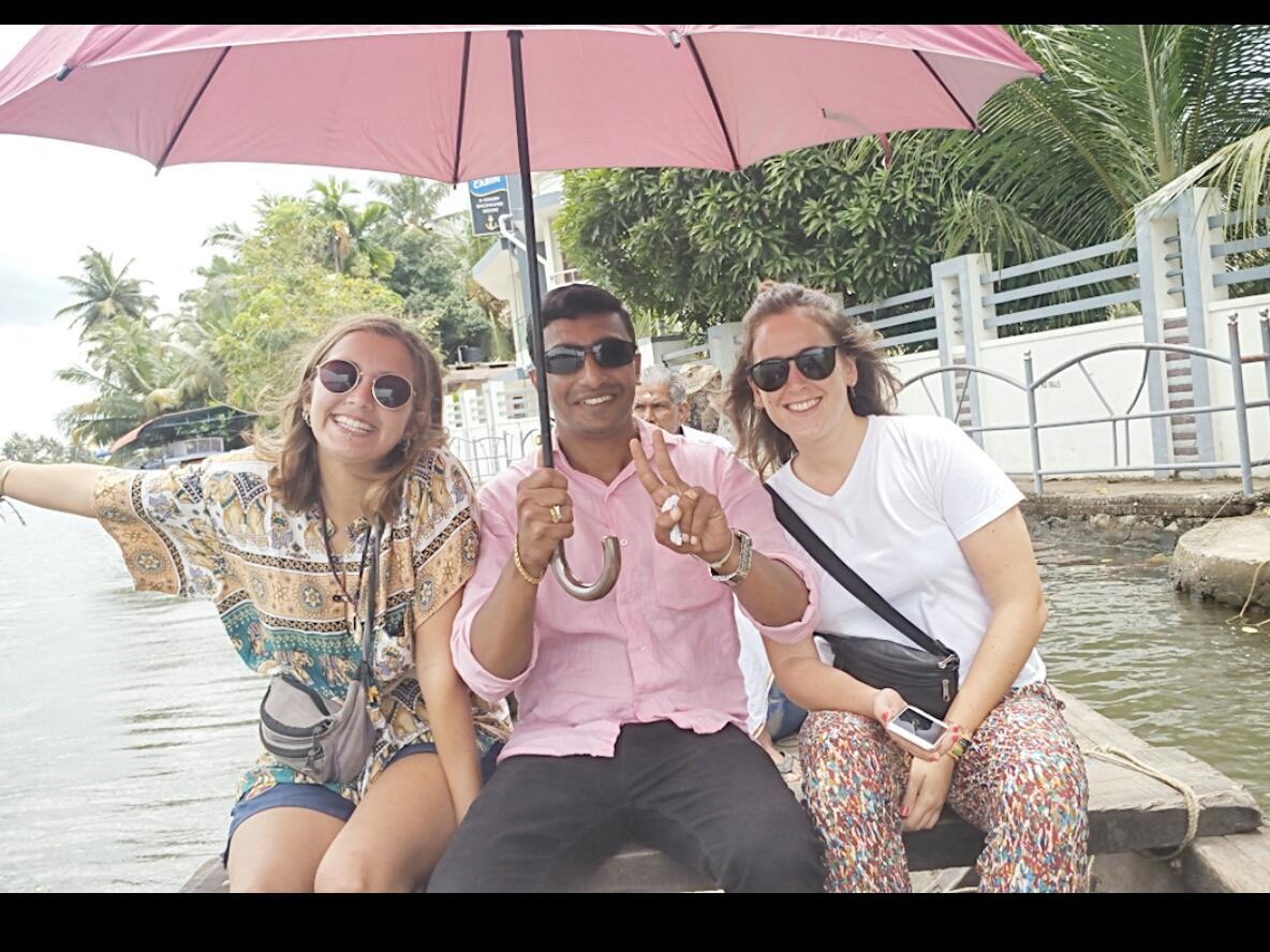 Abru'S Holidays International Travelers Alappuzha Ngoại thất bức ảnh