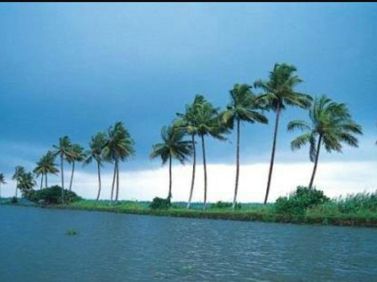 Abru'S Holidays International Travelers Alappuzha Ngoại thất bức ảnh