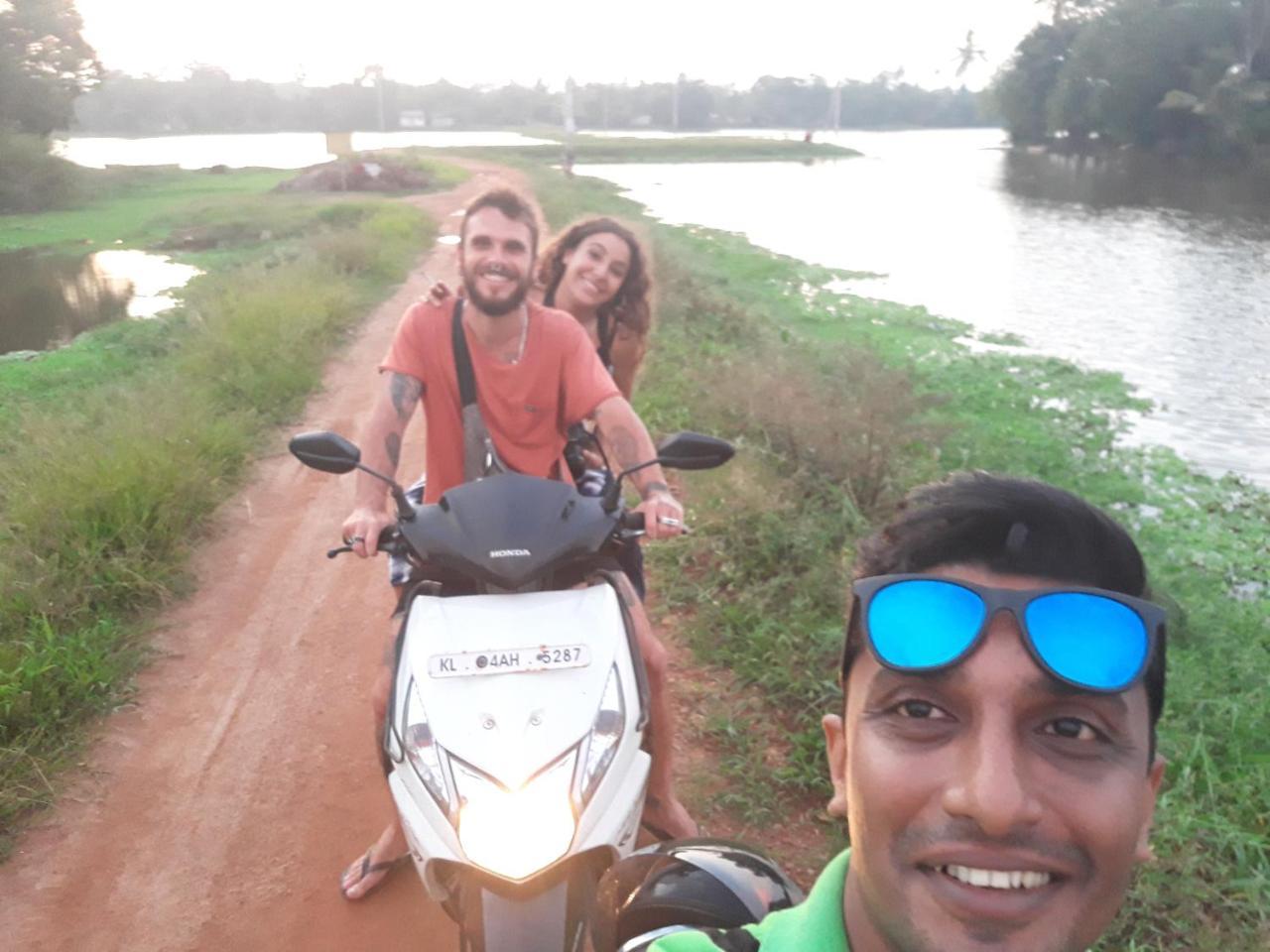 Abru'S Holidays International Travelers Alappuzha Ngoại thất bức ảnh