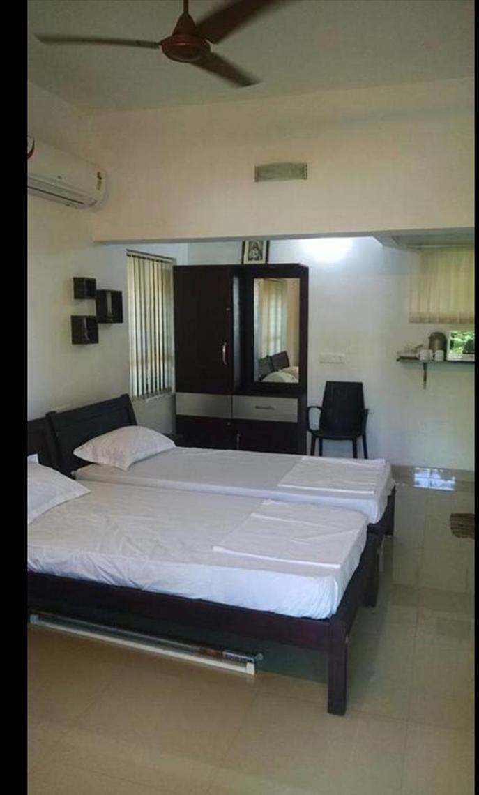 Abru'S Holidays International Travelers Alappuzha Ngoại thất bức ảnh